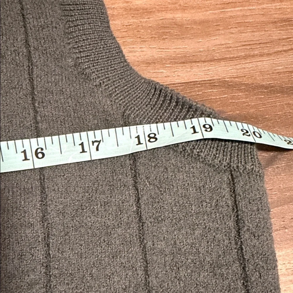 Vintage Adidas Men’s Sz. L 100% Wool Gray V Neck Ribbed Sweater Vest Golf